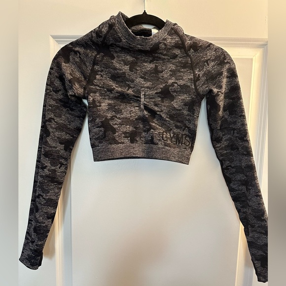 Gymshark Black and Gray Fitted Crop Top - Picture 1 of 4